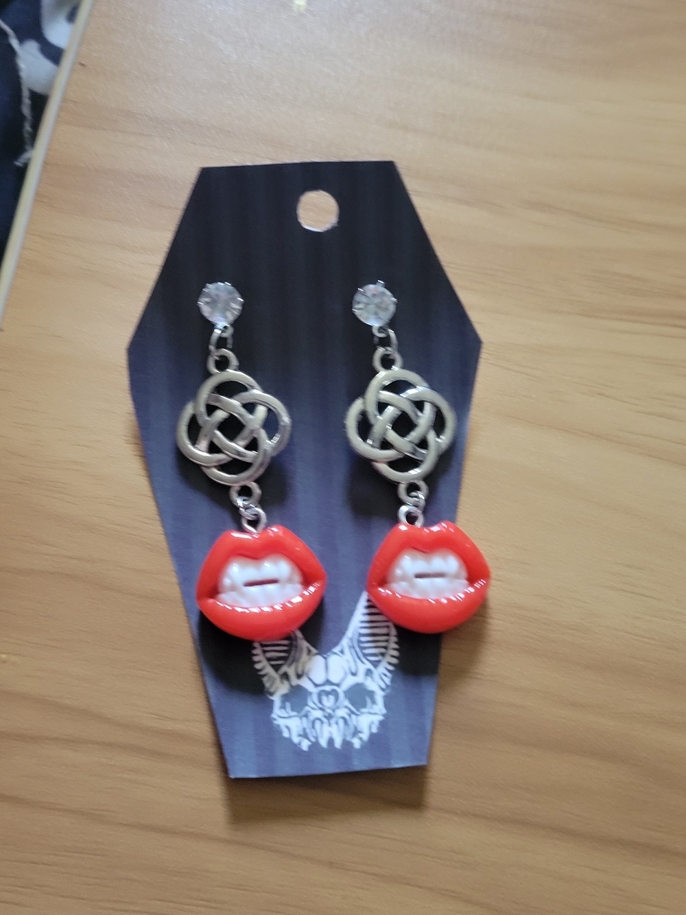 💀NEW💀 Hand Crafted Red Lip Dangle Earrings with Celtic Knot Accent